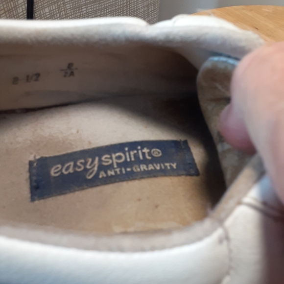 Easy Spirit Shoes - Picture 4 of 5